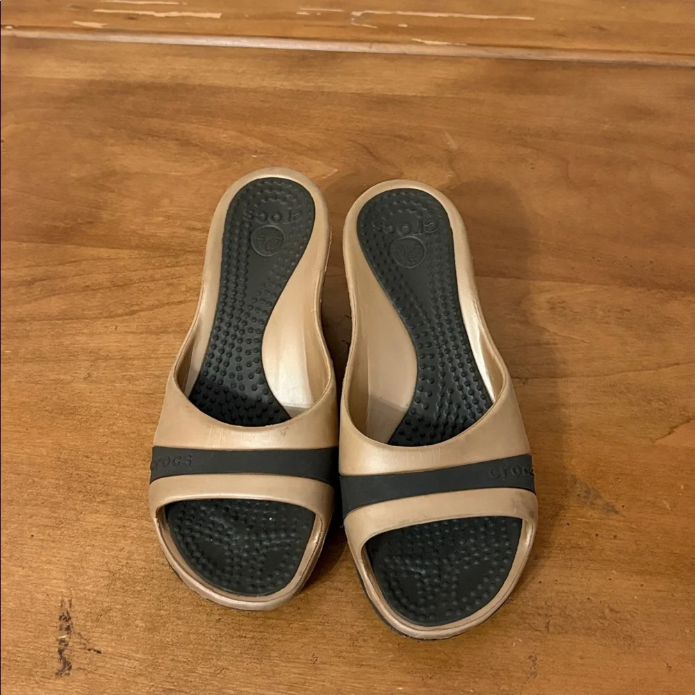 CROCS comfortable stylish